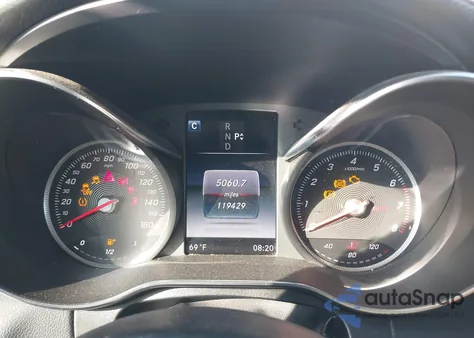 2017 Mercedes-Benz C 300 4Matic z USA, uszkodzony, nr VIN WDDWJ4KB2HF488590